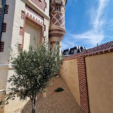 Le Clos Du Centre Du Neubourg, Très Proche Du Golf&château Du Champ De Bataille Hébergement de vacances